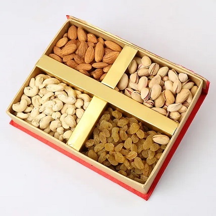 Diwali Card With 2 Earthen Diyas & Assorted Dryfruits 400 Gms