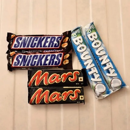 Lord Ganesha Wall Hanging With Besan Laddooo & Chocolate Bars