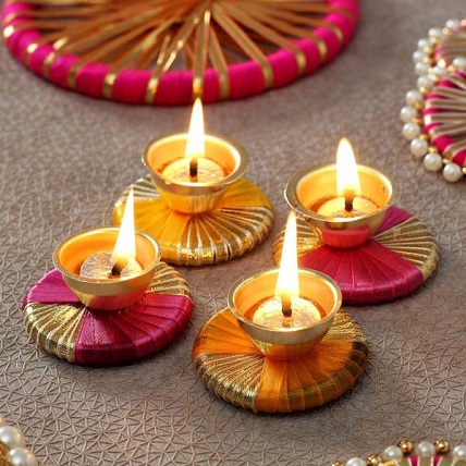 Handmade Diya Set With Soan Papdi
