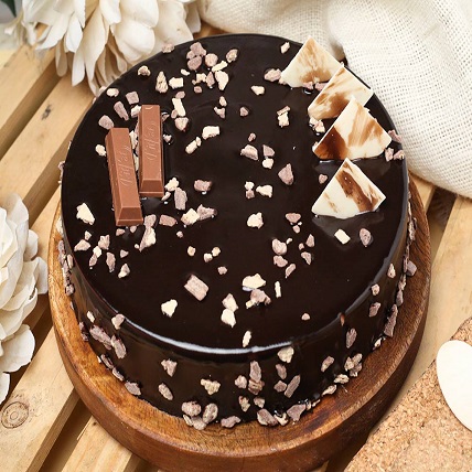 Kitkat Chocolate Cake