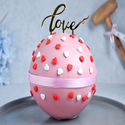 Lip-Smacking Red Velvet Pinata Cake (850 Gm)